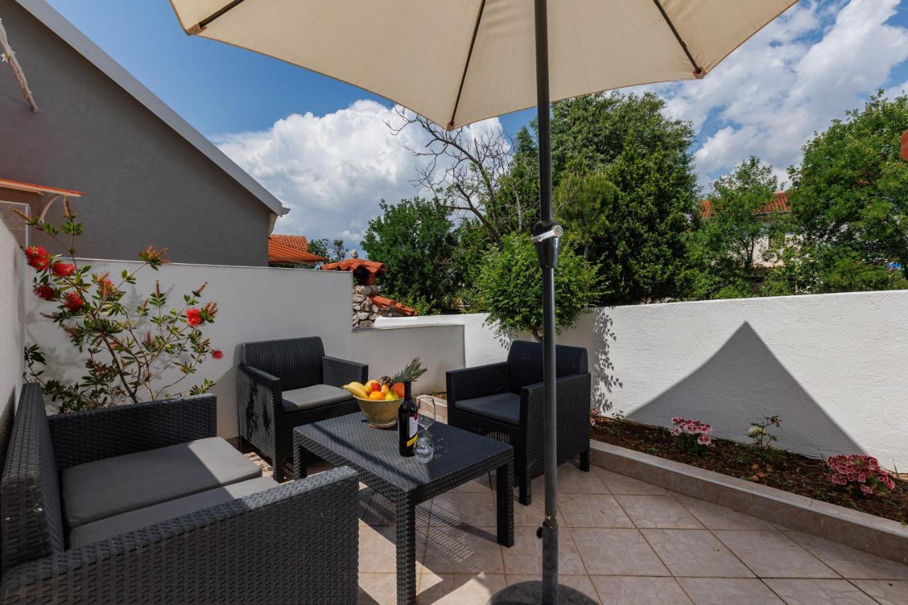 Charming Studio With Hot Tube, Terrace, Barbecue And Garden Kraljevica Eksteriør billede