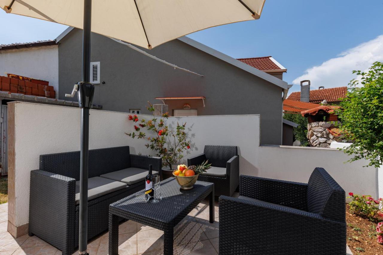 Charming Studio With Hot Tube, Terrace, Barbecue And Garden Kraljevica Eksteriør billede