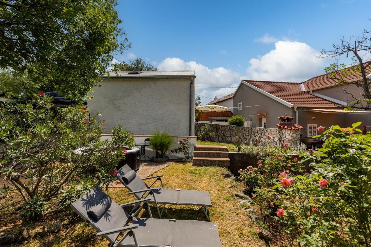 Charming Studio With Hot Tube, Terrace, Barbecue And Garden Kraljevica Eksteriør billede