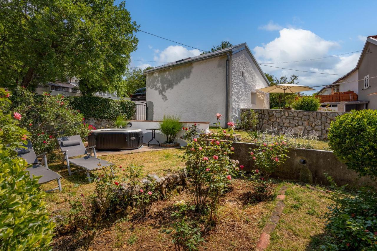 Charming Studio With Hot Tube, Terrace, Barbecue And Garden Kraljevica Eksteriør billede