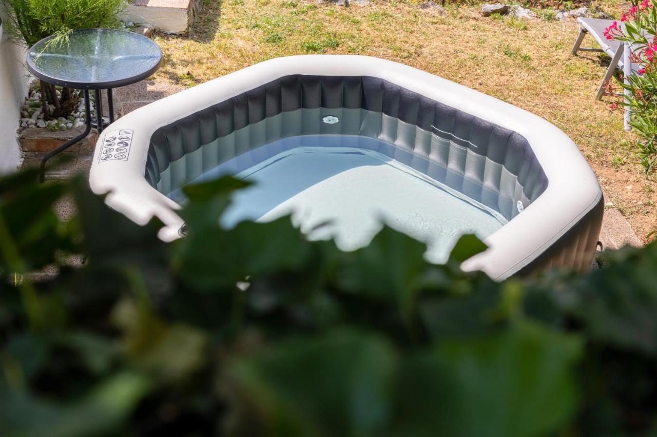 Charming Studio With Hot Tube, Terrace, Barbecue And Garden Kraljevica Eksteriør billede