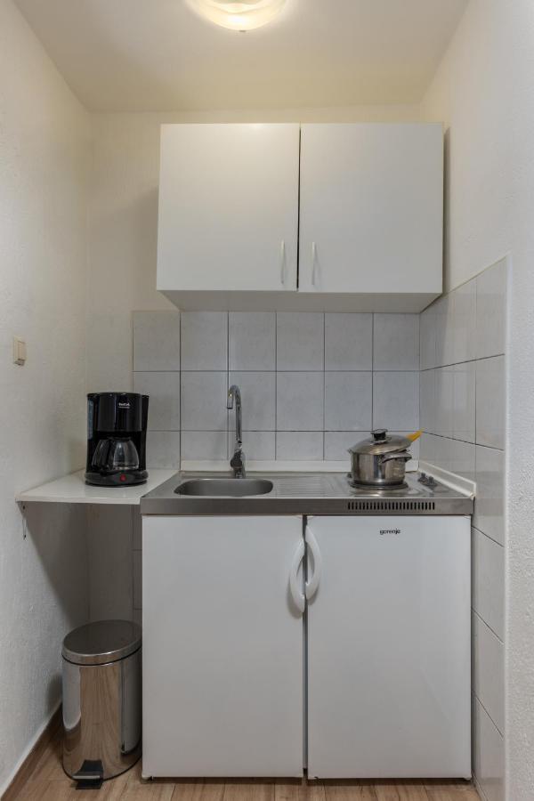 Charming Studio With Hot Tube, Terrace, Barbecue And Garden Kraljevica Eksteriør billede