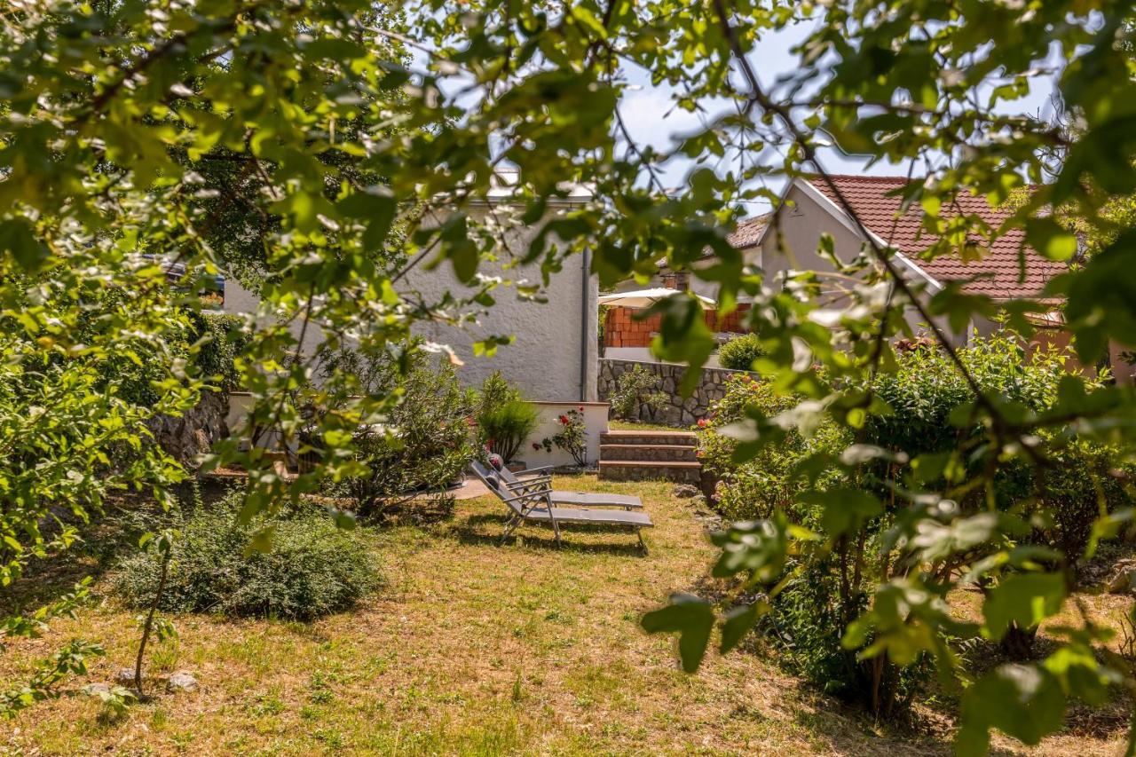 Charming Studio With Hot Tube, Terrace, Barbecue And Garden Kraljevica Eksteriør billede