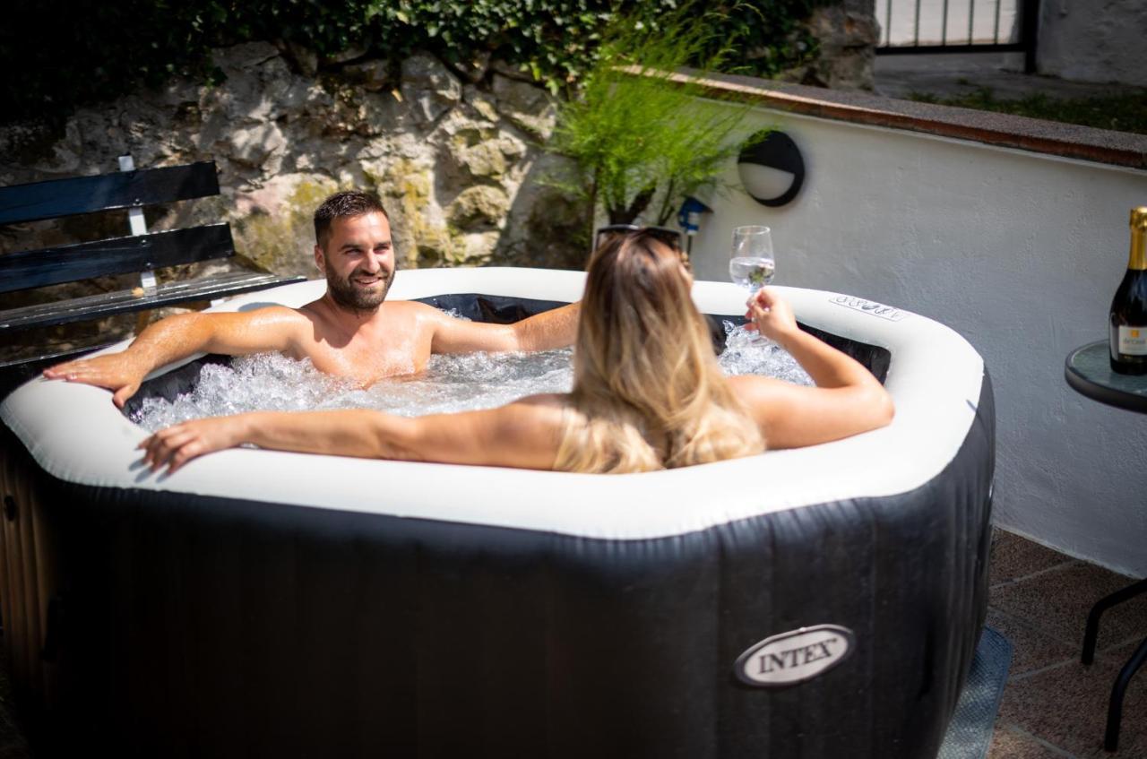 Charming Studio With Hot Tube, Terrace, Barbecue And Garden Kraljevica Eksteriør billede