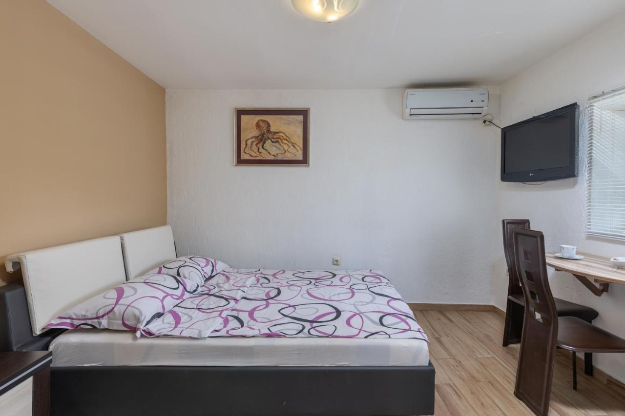 Charming Studio With Hot Tube, Terrace, Barbecue And Garden Kraljevica Eksteriør billede