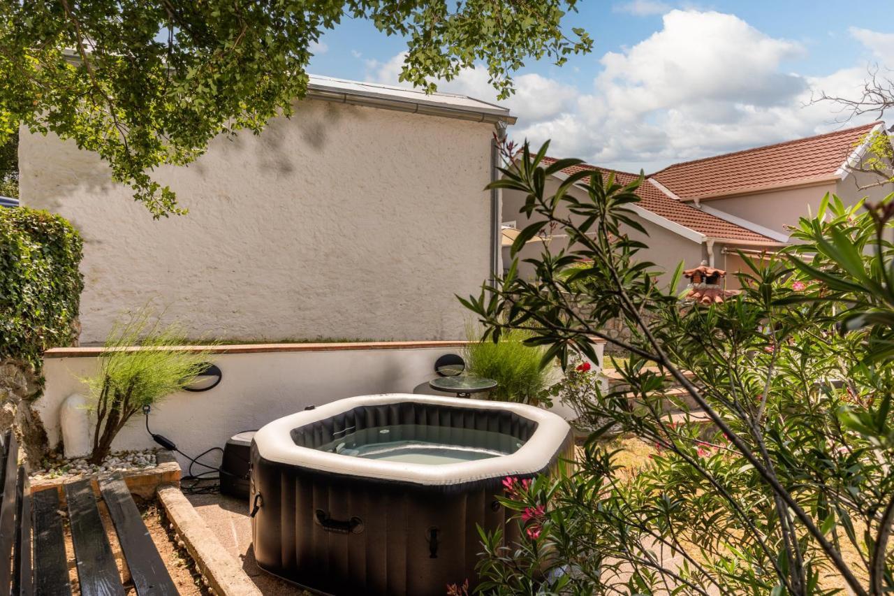 Charming Studio With Hot Tube, Terrace, Barbecue And Garden Kraljevica Eksteriør billede